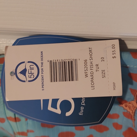 Rare 5fin by Aftco Leopard Fish Shorts - Picture 2 of 3